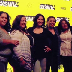 En Austin Texas, donde las actrices de La Cachada Teatro asistieron al estreno mundial del documental de su Compañía, dirigido por la española Marlen Viñayo. De izquierda a derecha, Evelyn Chileno, Ruth Vega, Magaly Lemus, Magdalena Hernández y Wendy Hernández. [Imagen cortesía de Magdalena Hernández].